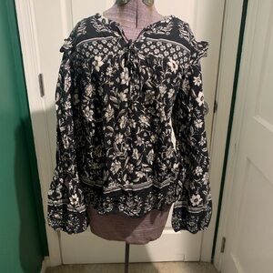 Time and Tru Black and White Floral Blouse